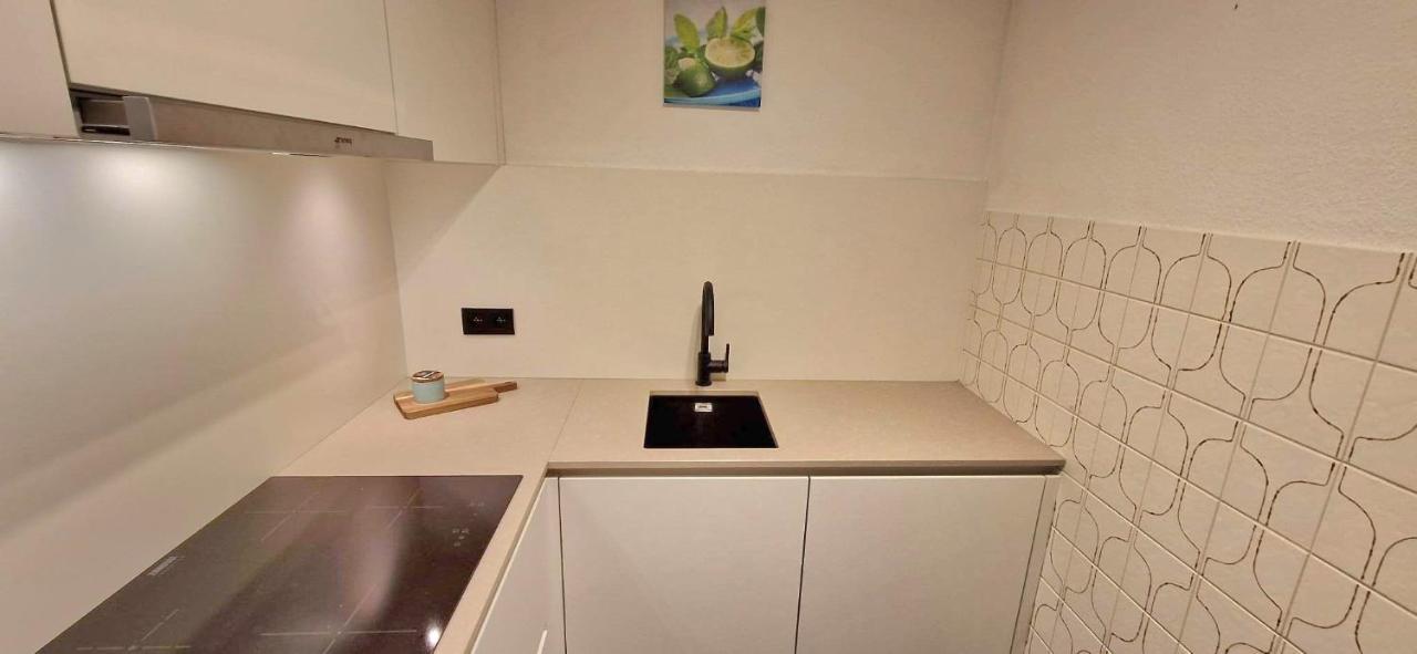Modern Appartement Met Frontaal Zeezicht En Prive Parking Knokke-Heist Exterior foto
